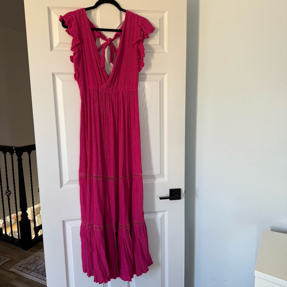 Chic Backless Pink Dress with Ruffle Details